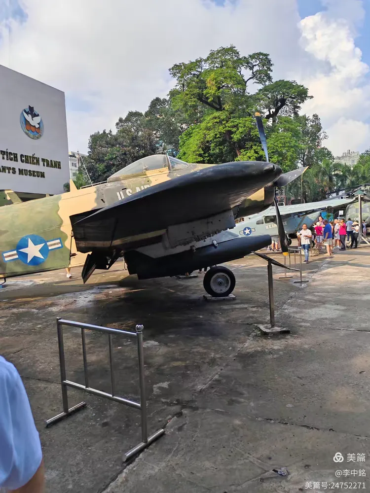 越南战争纪念馆坐落于胡志明市中心一条不起眼的马路上,正门看起来